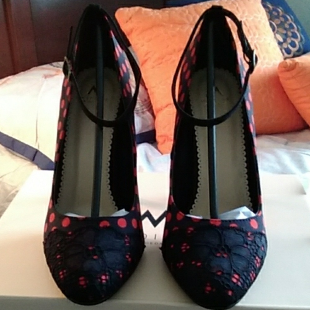 Heels - Picture 3 of 3